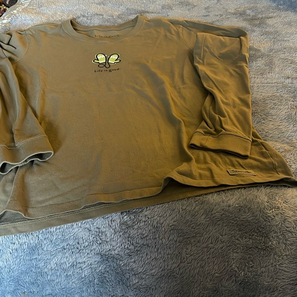 Life Is Good shirt for Winter.      L